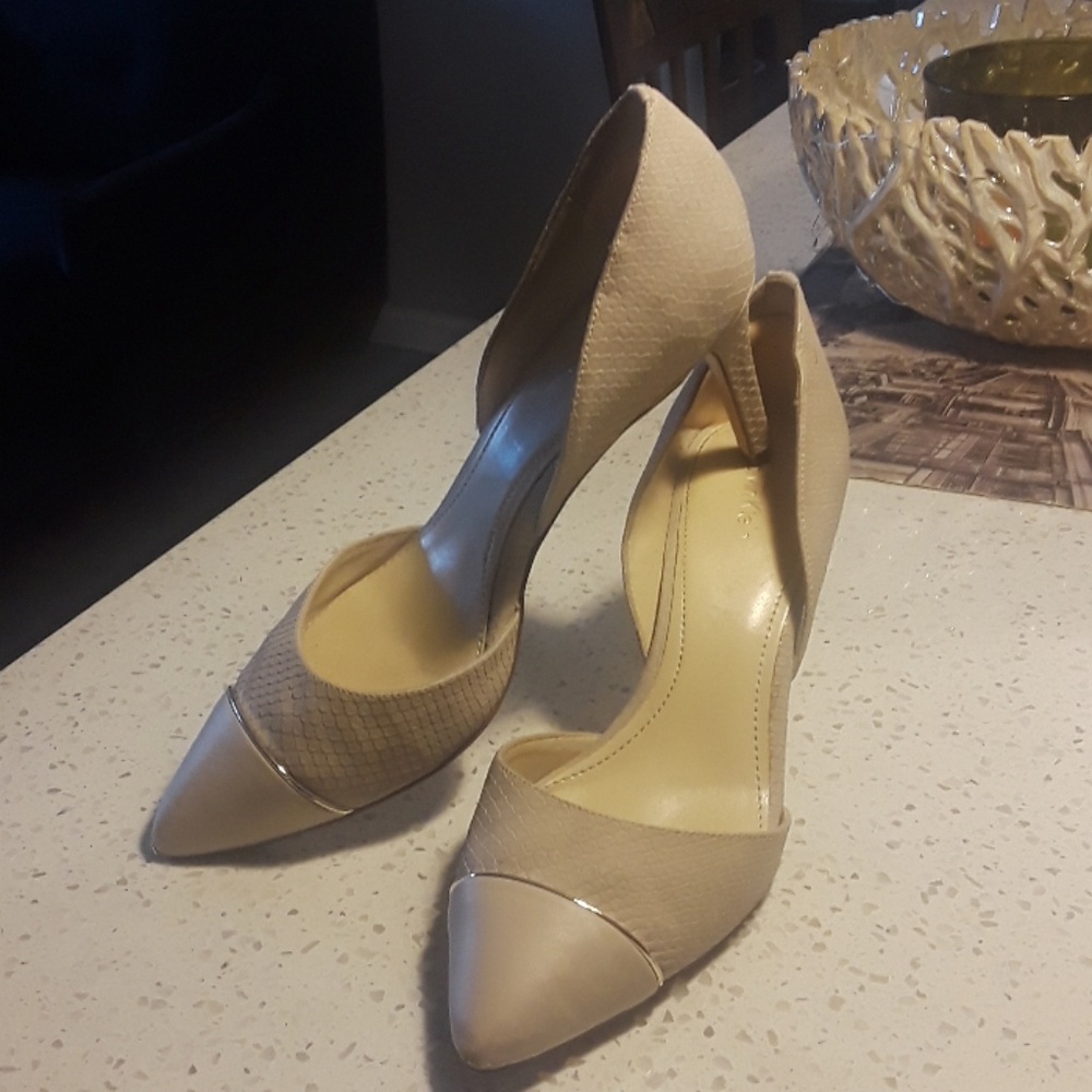 Heels - Picture 2 of 2